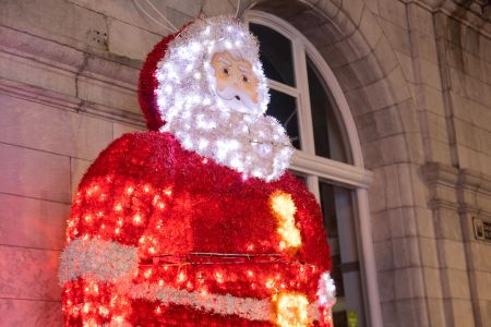 Santa Lit up outside GPO