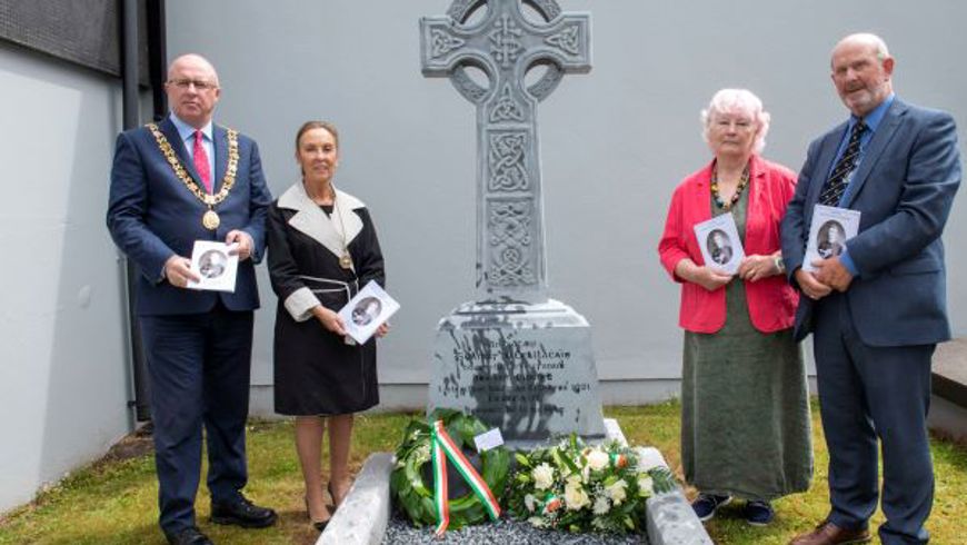 Father-O-callaghan-wreath-laying