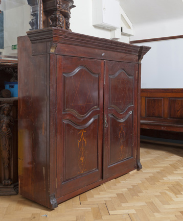 L2016.1.60-Hallway-Jewish-Wood-Ark-Cork-Synagogue-02