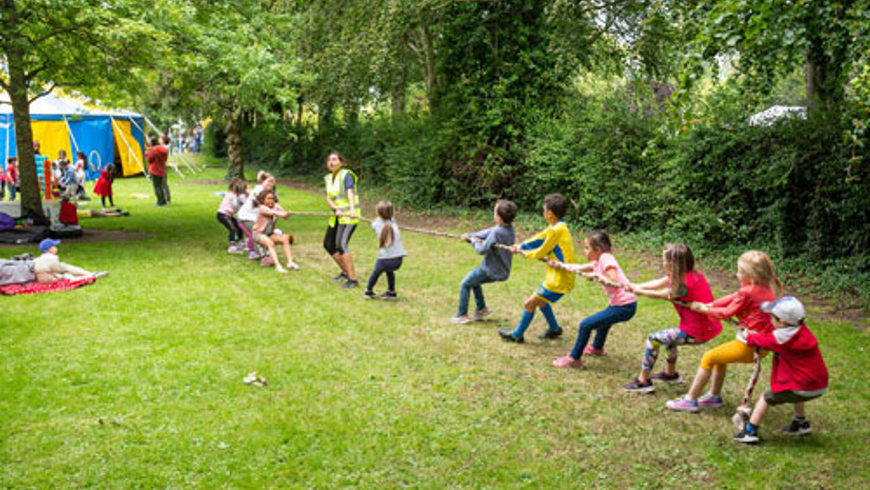 Events---Kids-playing-tug-a-war