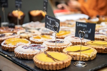 Heavenly Cakes, cake display