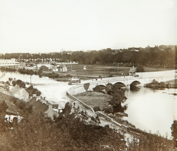 09-1777.2258-P6.1-Photo-Cork-Camera-Club-Tram-on-Wellington-Bridge-Great-Cork-Exhibition-c.1902