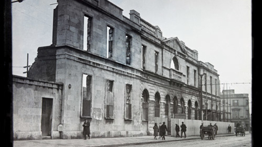 City-Hall-Front-Facade-after-Burning-New-Thomas-MacCurtain-Collection-04