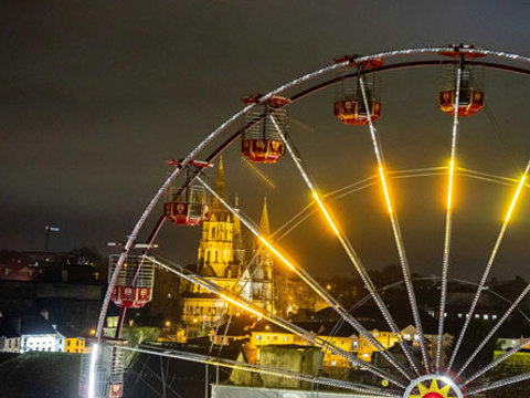 Ferris wheel lights at night