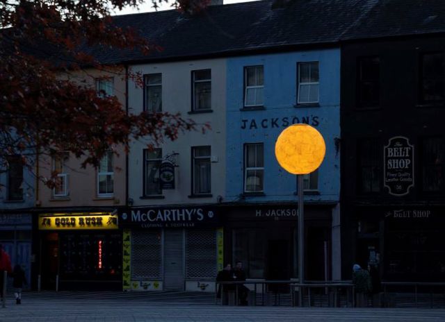 Island-City,-Urban-Mirror,-Cornmarket-Street,-Cork-Urban-Sculpture-Trail,-Cork-City_Web-Size