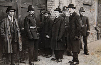 1970.126-D8.5-Photo-Terence-MacSwineys-Funeral-Father-Dominic-