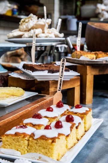 Cake display