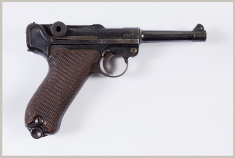 1974.81-Display-Michael-Collins-Pistol-Gun-01