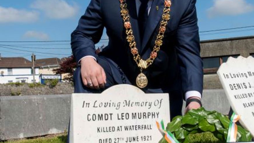 Leo-Murphy-Wreath-Laying